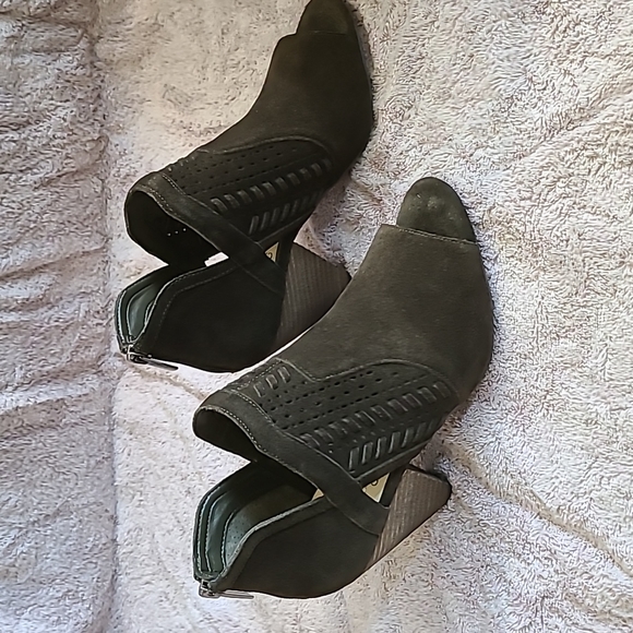 Vince Camuto Verona - Picture 3 of 8